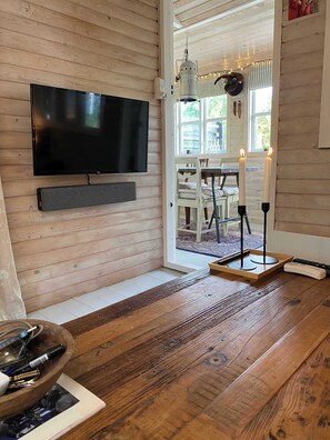 TV, fireplace - Wonderful Family Vacation Home (Kalundborg)