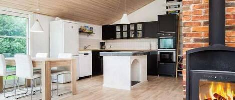 Fridge, stovetop, dishwasher