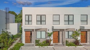 Exterior - Stylish NEW 2BR Villa with Pool, Walk to Beach! (Lower Carlton)