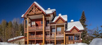 Views of Red Mountain, 7 minute walk to lifts!