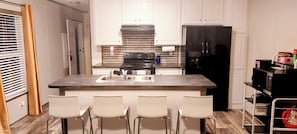 Frigorífic, microones, forn i placa de cuina