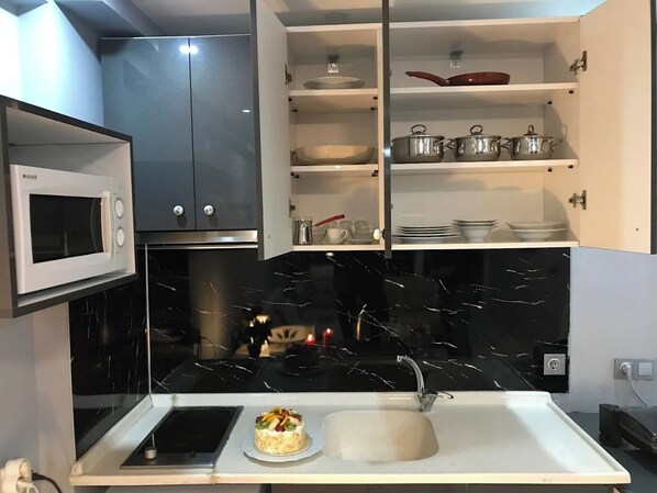 Khu vực ăn uống tại phòng