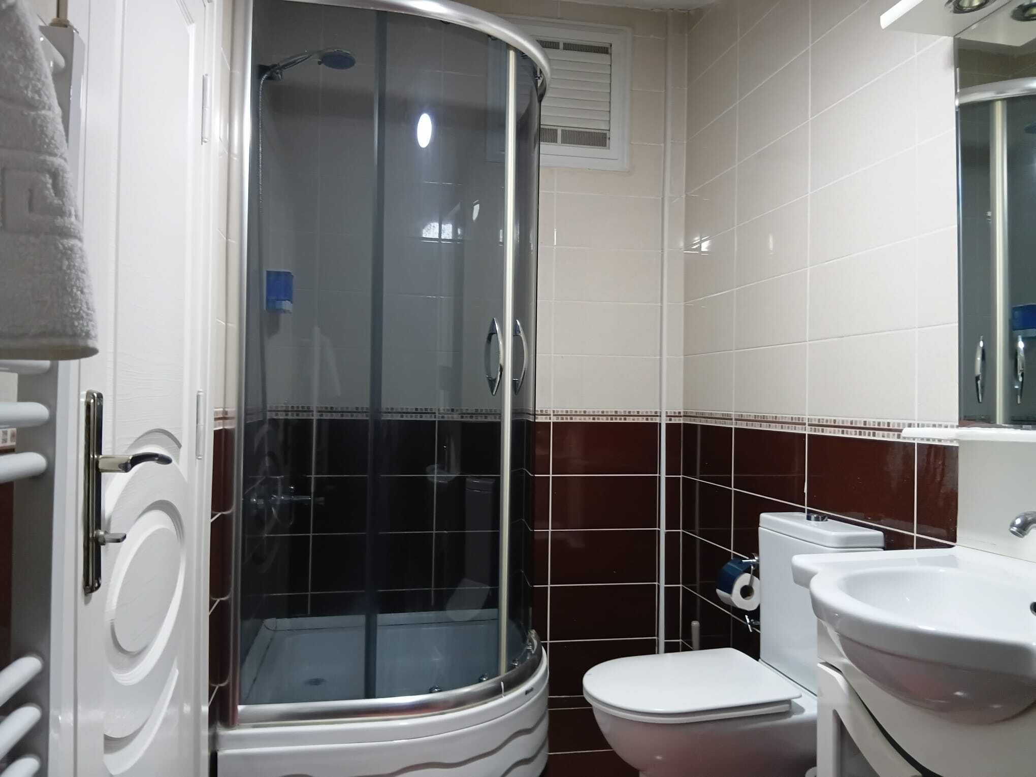 Standard Double or Twin Room with Balcony | 浴室 | 淋浴/盆浴组合、名牌洗护用品、吹风机、浴袍