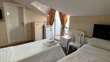 Deluxe Twin Room, City View | Egyptian cotton sheets, premium bedding, down comforters