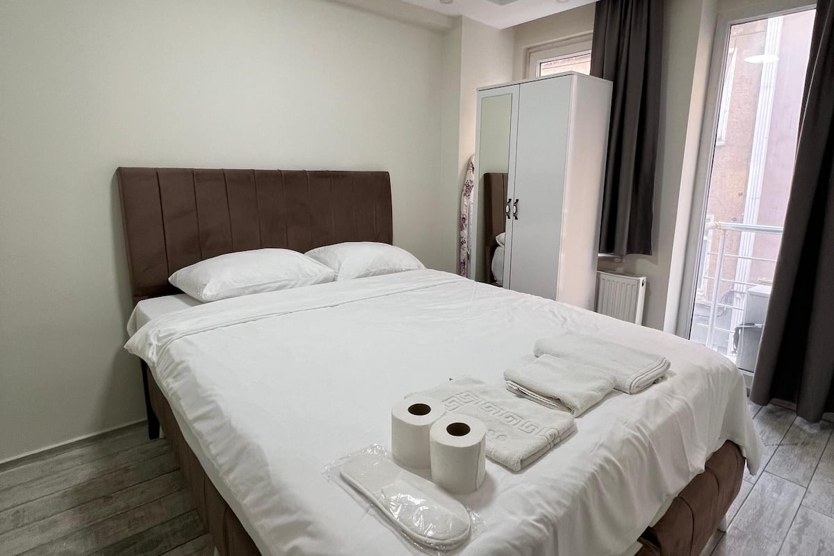 Habitación Deluxe doble de uso individual | Sábanas de algodón egipcio y ropa de cama de alta calidad