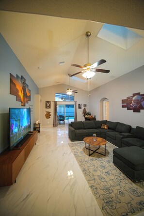 Interior - THE MAGIC MEMORY CREEK is the perfect place to create unforgettable memories! (Kissimmee)
