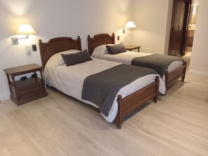 4 Schlafzimmer, Bügeleisen/Bügelbrett, kostenloses WLAN, Bettwäsche