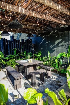 تناول الطعام بالخارج