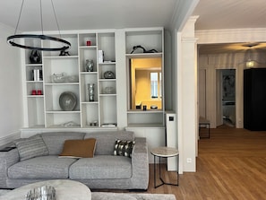 TV - Appart Paris 16 Auteuil renovated luxury 2 bedrooms 2 bathrooms 2 wc parking (Paris)