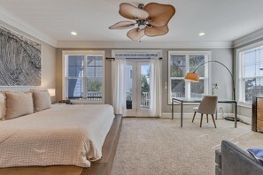 4 bedrooms, iron/ironing board, WiFi, bed sheets - Hightide Oasis is a bright, coastal getaway short walk to the beach. (Carolina Beach)