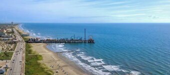 5Br Home in Sunny Beach Galveston with Ocean Views!