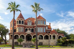 Exterior - 5Br Home in Sunny Beach Galveston with Ocean Views! (Galveston)