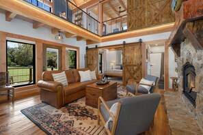 3 bedrooms, travel cot, free WiFi, bed sheets