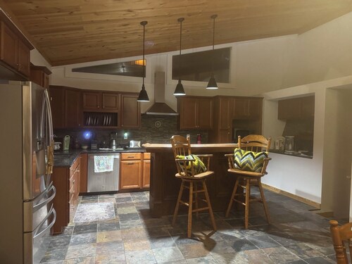 Rustic Lakefront Retreat