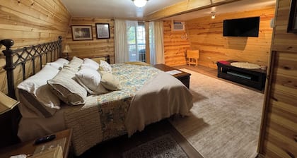 Rustic Lakefront Retreat