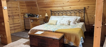 Rustic Lakefront Retreat