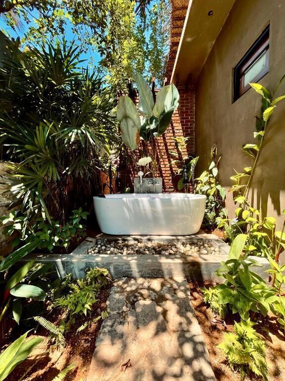 Deluxe Double Room, Bathtub | Garden view