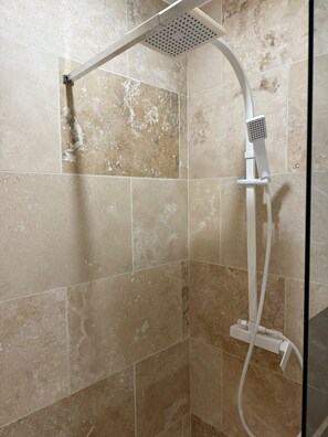 Toallas y papel de baño 