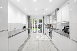 Refrigerador, microondas, horno y tostadora 