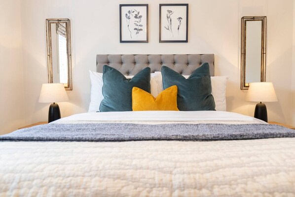 Iron/ironing board, free WiFi, bed sheets