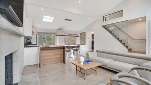 Smart TV, fireplace, ping pong - Chic East Hampton Retreat with Heated Pool, Private Yard, and Resort-Style... (East Hampton)
