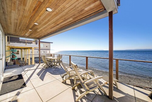  Beautiful Beach Waterfront on vibrant Alki Beach in West Seattle