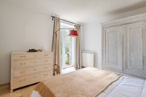 3 bedrooms, WiFi, bed sheets - Charming Tuscany Villa w/ Private Infinity Pool (Castel del Piano)