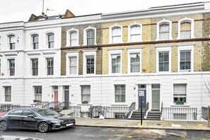 Exterior - Chelsea Modern - Stylish Hideaway (Greater London)