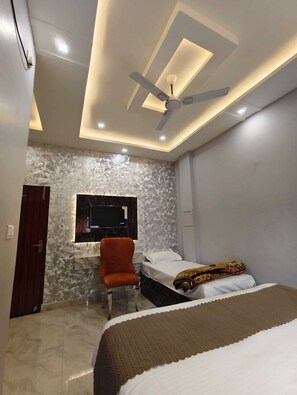 Family Room | Free WiFi - Trinetra Homestay (Varanasi)