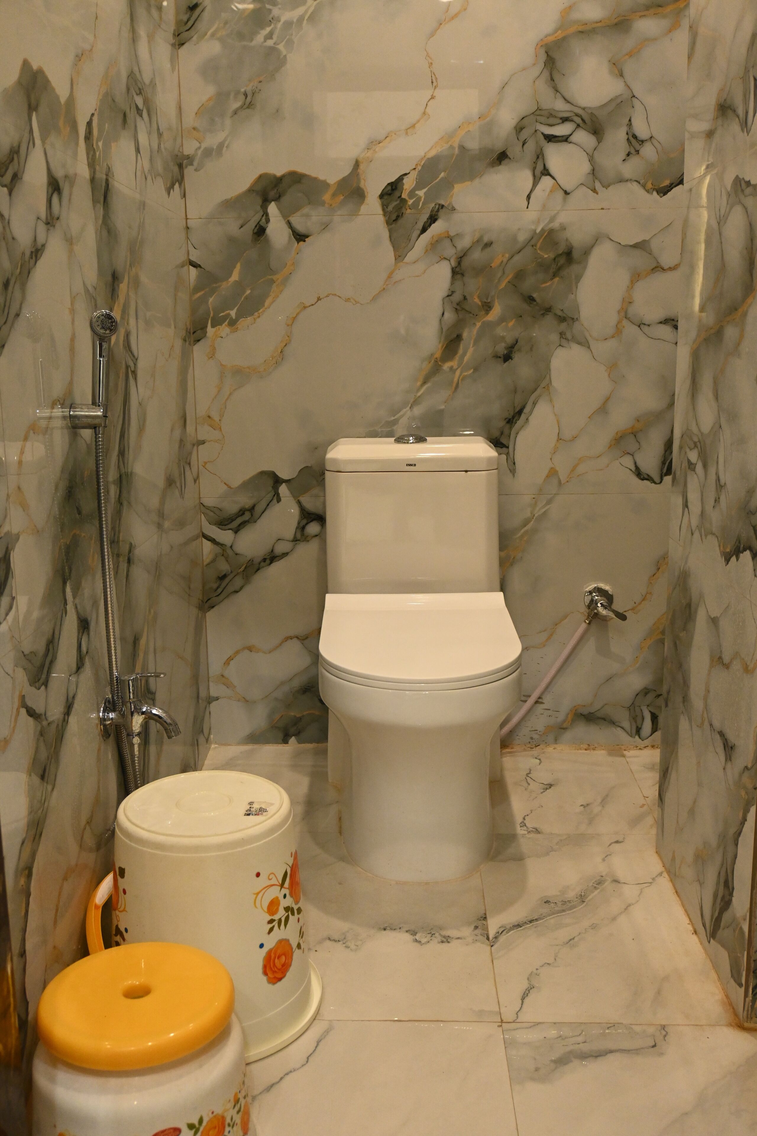 Classic Room | Bathroom | Shower, free toiletries, towels, soap