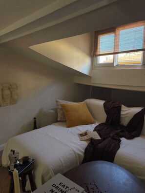 1 chambre, fer et planche à repasser, Wi-Fi gratuit, draps fournis