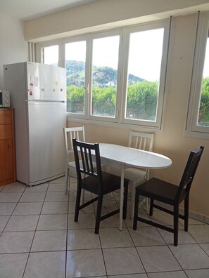 Dining - Cosy studio overlooking the Auvergne volcanoes (Royat)