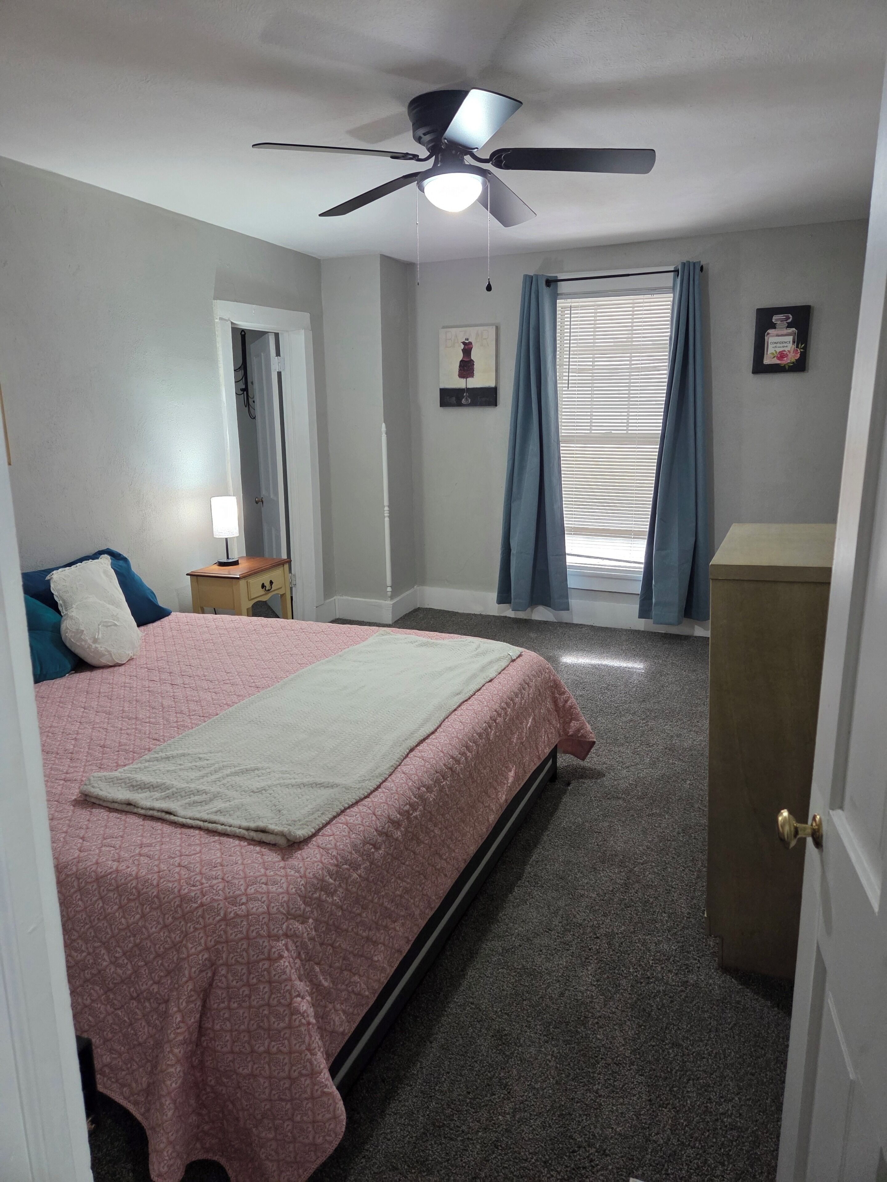 2 dormitorios, tabla de planchar con plancha, wifi y ropa de cama