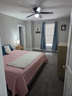 2 soverom, strykejern/-brett, wi-fi og sengetøy