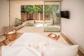 Desk, iron/ironing board, WiFi, bed sheets - Greta Luxury Design: Private Pool, Beachfront Bliss in Puerto Morelos! (Puerto Morelos)