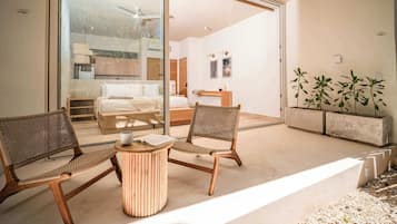 Desk, iron/ironing board, WiFi, bed sheets