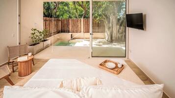 Desk, iron/ironing board, WiFi, bed sheets