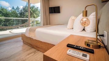 Desk, iron/ironing board, WiFi, bed sheets