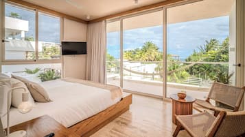 Escritorio, tabla de planchar con plancha, wifi y ropa de cama