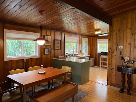 Speisen. Cozy Waterfront Cottage – Fishing, Firepit, Wineries, Birdwatching & Views