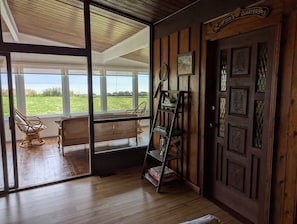 Smart-TV, peis og bøker