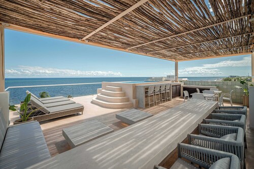 Oceanfront Greta | Infinity Pool & Workspace