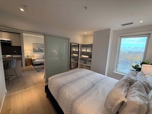 1 slaapkamer, een strijkplank/strijkijzer, wifi, beddengoed