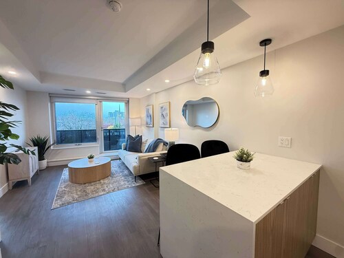 Bright 1 BR with waterview and 6 appliances