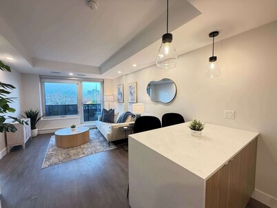 Bright 1 BR with waterview and 6 appliances