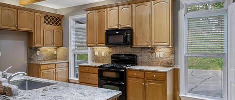 Mikrowelle, Ofen, Herdplatte, Geschirrspüler