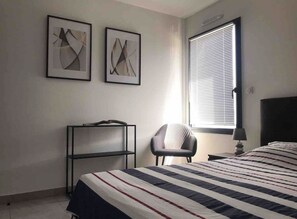 2 chambres, fer et planche à repasser, accès Internet, draps fournis
