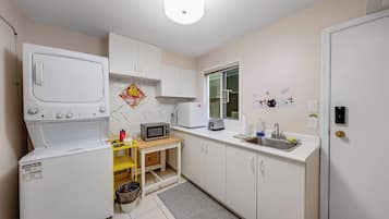 Coffee/tea maker, microwave, oven, electric kettle
