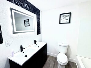 Hair dryer, towels, soap, shampoo - Modern 3BR Near Jags Stadium • The Duval Dome (Jacksonville)