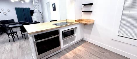 Frigorífic, microones, forn i placa de cuina